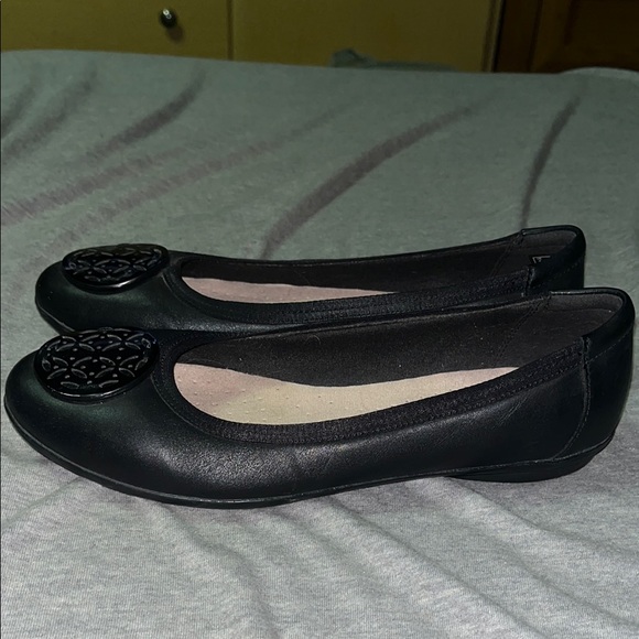 Black Women's Flats - Picture 4 of 7